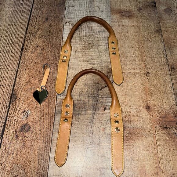 Dooney Bourke satchel replacement straps / handles
And bag charm - Picture 5 of 9